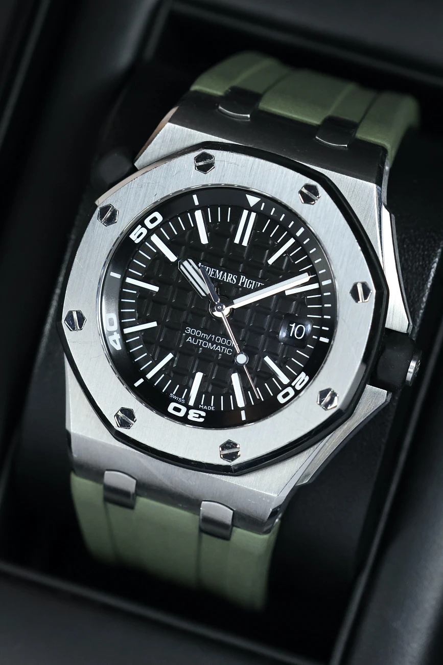Часы Audemars Piguet  Royal Oak Offshore Diver 42Mm  15710ST.OO.A002CA.01
