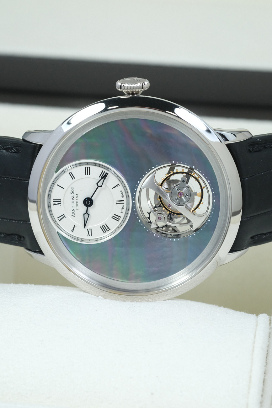 Часы Arnold & Son  Utte Mother Of Pearl Limited Edition  1UTAG.M02A.C121G 