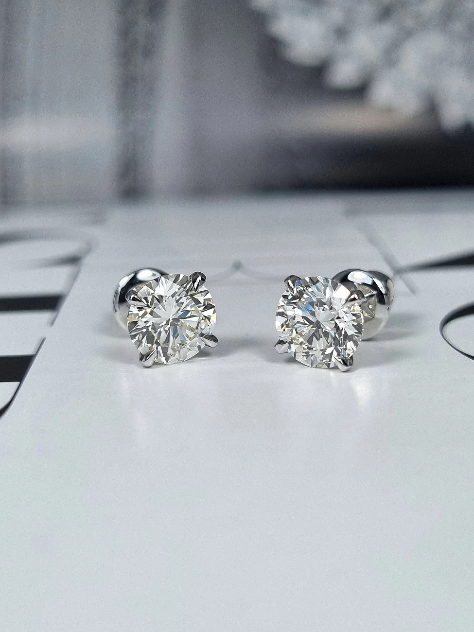 Украшение GIA  Серьги 1,50/1,50 ct. K/Internally Flawless (3 Excellent) Round Diamonds   