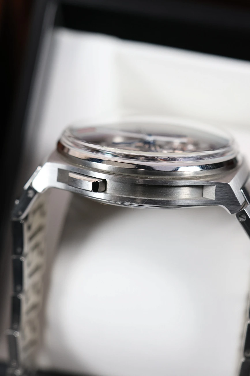 Часы Czapek  Czapek &amp; Cie: Antarctique Rattrapante Ice Blue  ANTARCTIQUE RATTRAPANTE