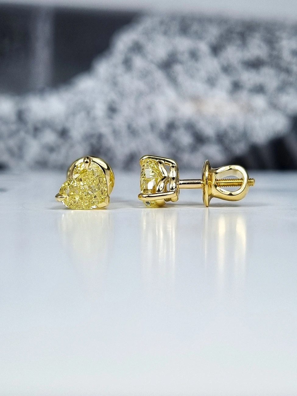 Украшение GIA  Серьги 1,01/1,02 ct. Fancy Intense Yellow/VVS2-VS1 Heart Diamonds   
