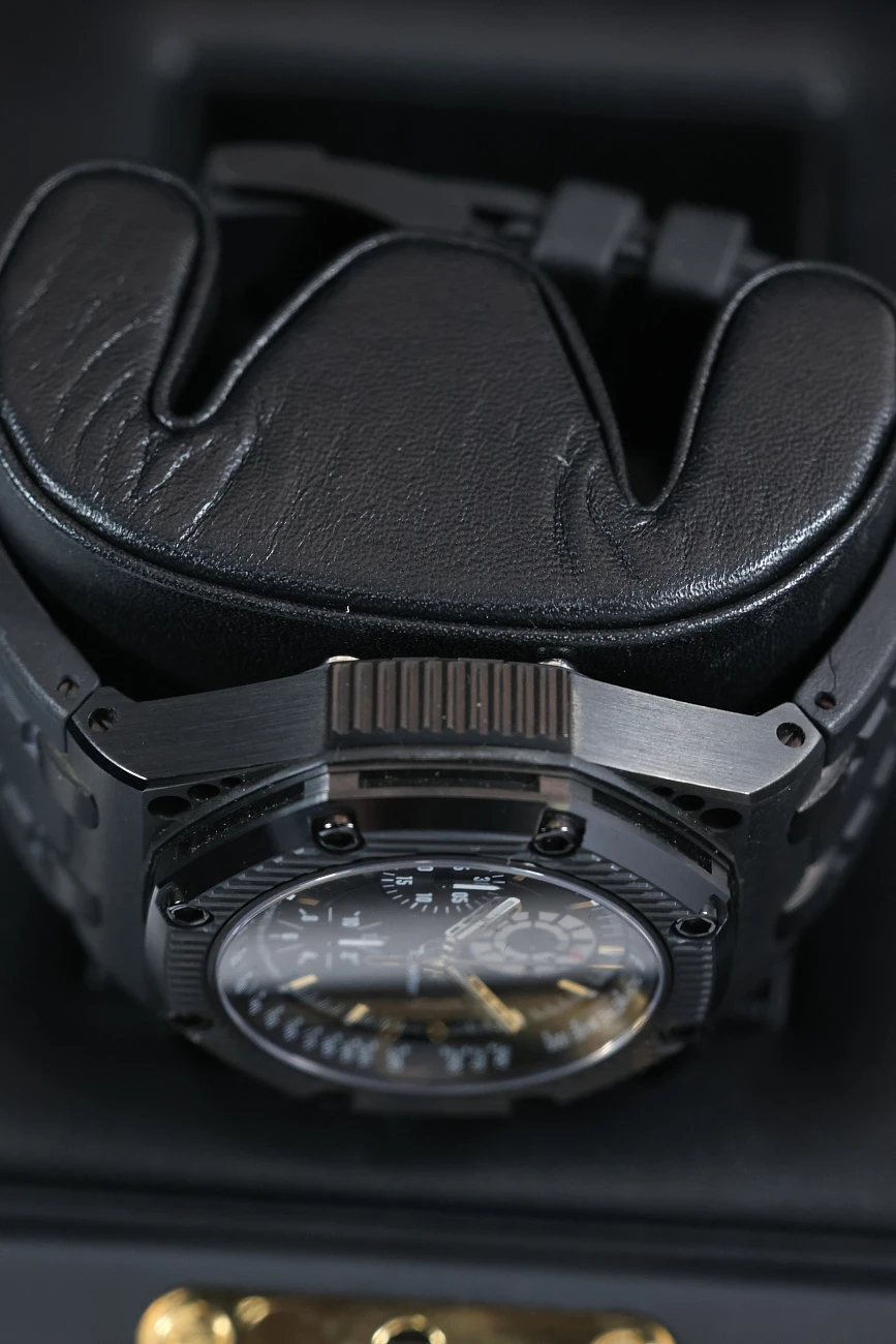 Часы Audemars Piguet  Royal Oak Offshore Survivor  26165IO.OO.A002CA.01
