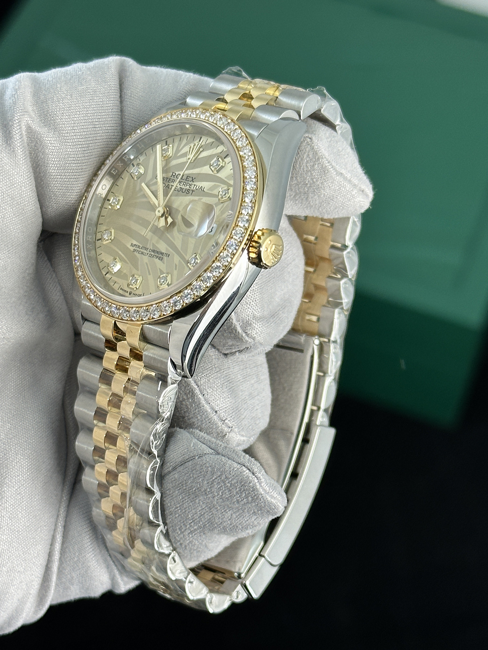 Часы Rolex  Datejust 36Mm Oystersteel Yellow Gold And Diamonds Golden Palm-Motif  126283RBR