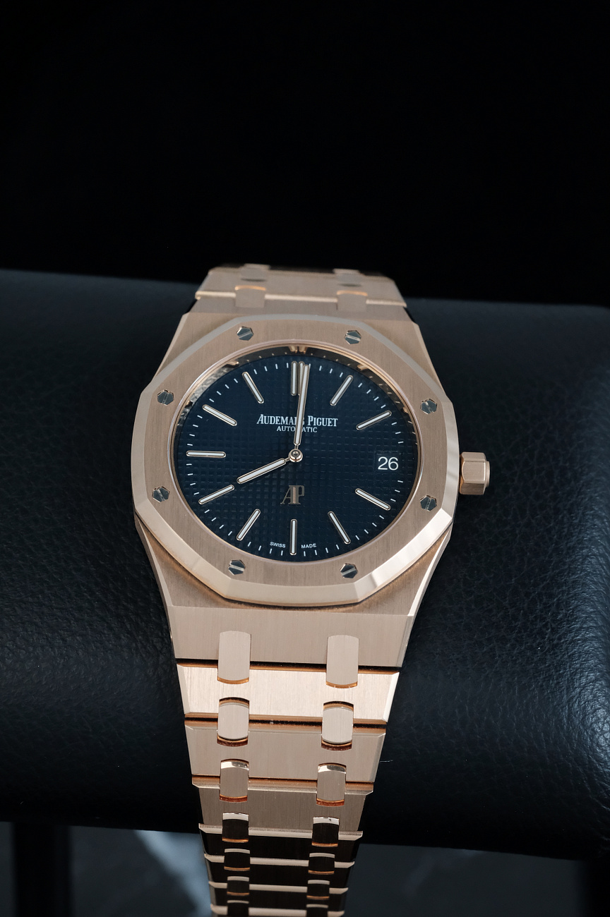 Часы Audemars Piguet  Royal Oak “Jumbo” Extra-Thin 15202Or.oo.1240Or.01.A  15202OR.OO.1240OR.01.A