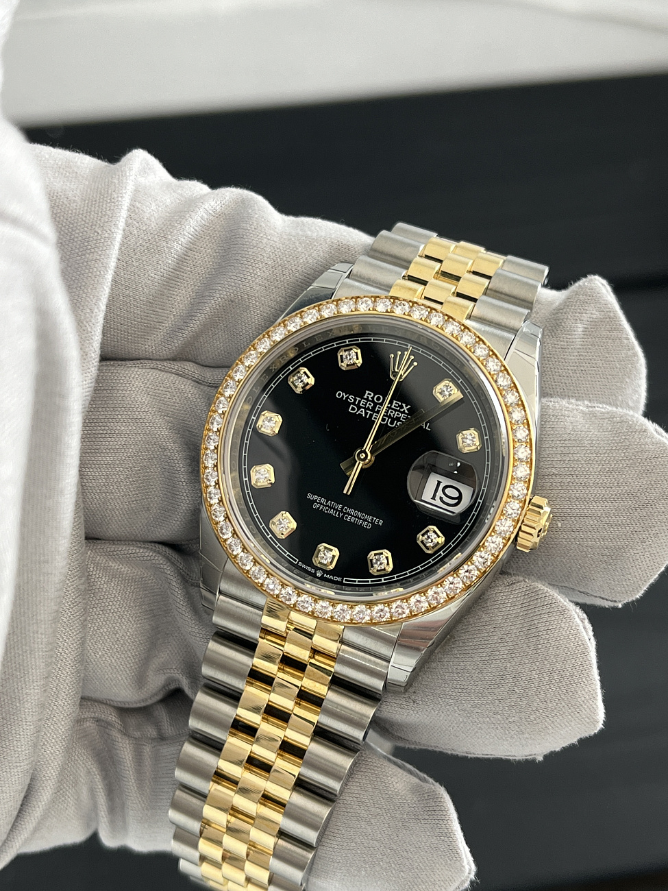 Часы Rolex  Datejust 36Mm Oystersteel Yellow Gold And Diamonds Black Dial  126283RBR