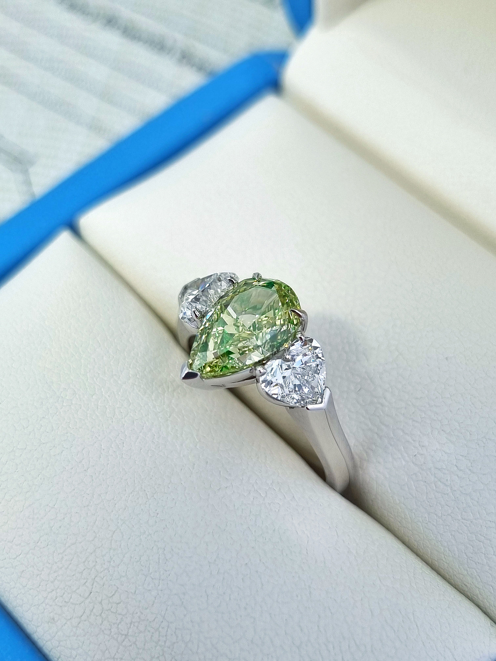 Украшение NO NAME  Кольцо С Бриллиантом 2,10 Ct. Fbgy/Vs1   