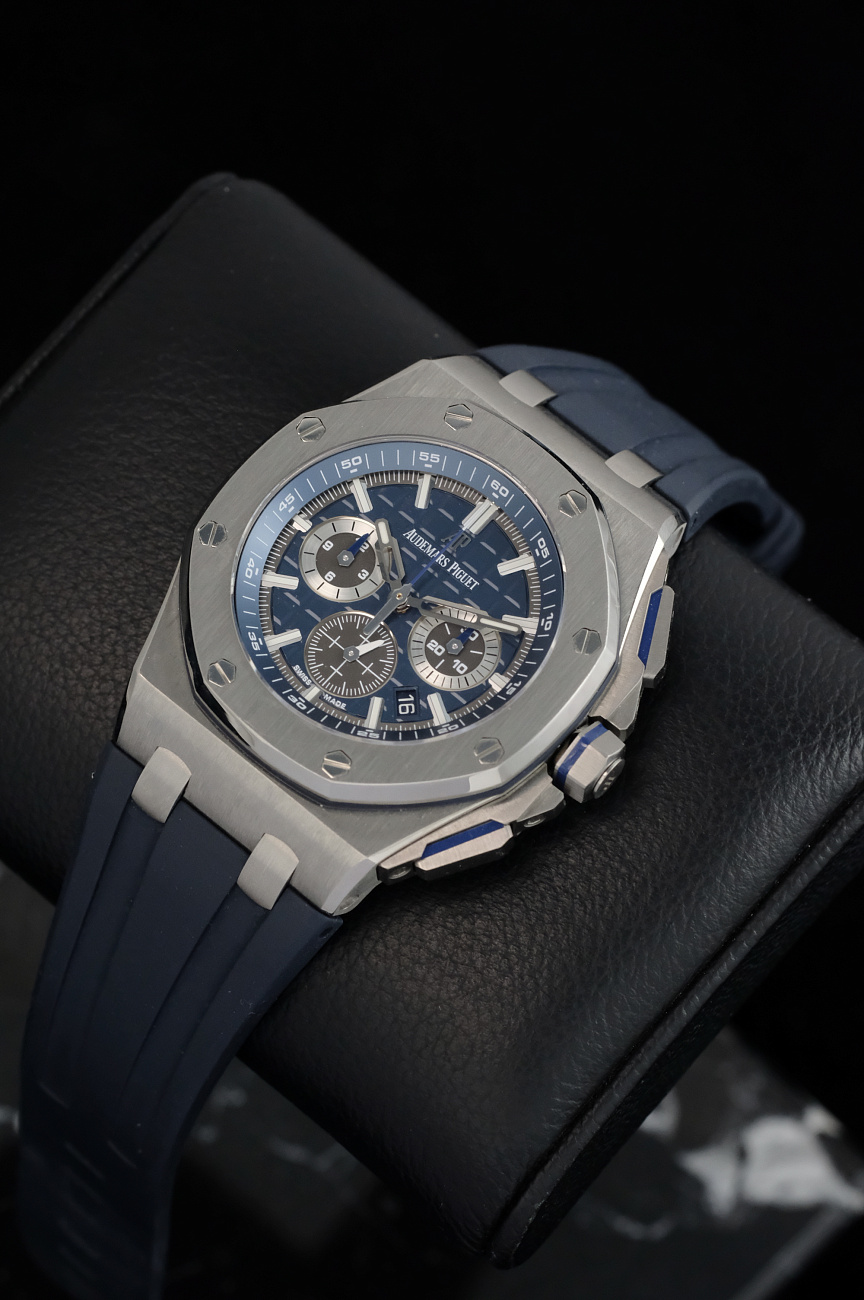 Часы Audemars Piguet  Royal Oak Offshore Chronograph 42 Mm  26480TI.OO.A027CA.01