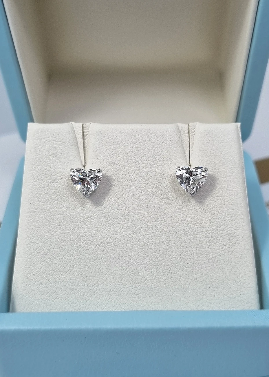 Украшение GIA  Серьги 0,90/0,90 ct. H/VVS2 (Heart Diamonds)   