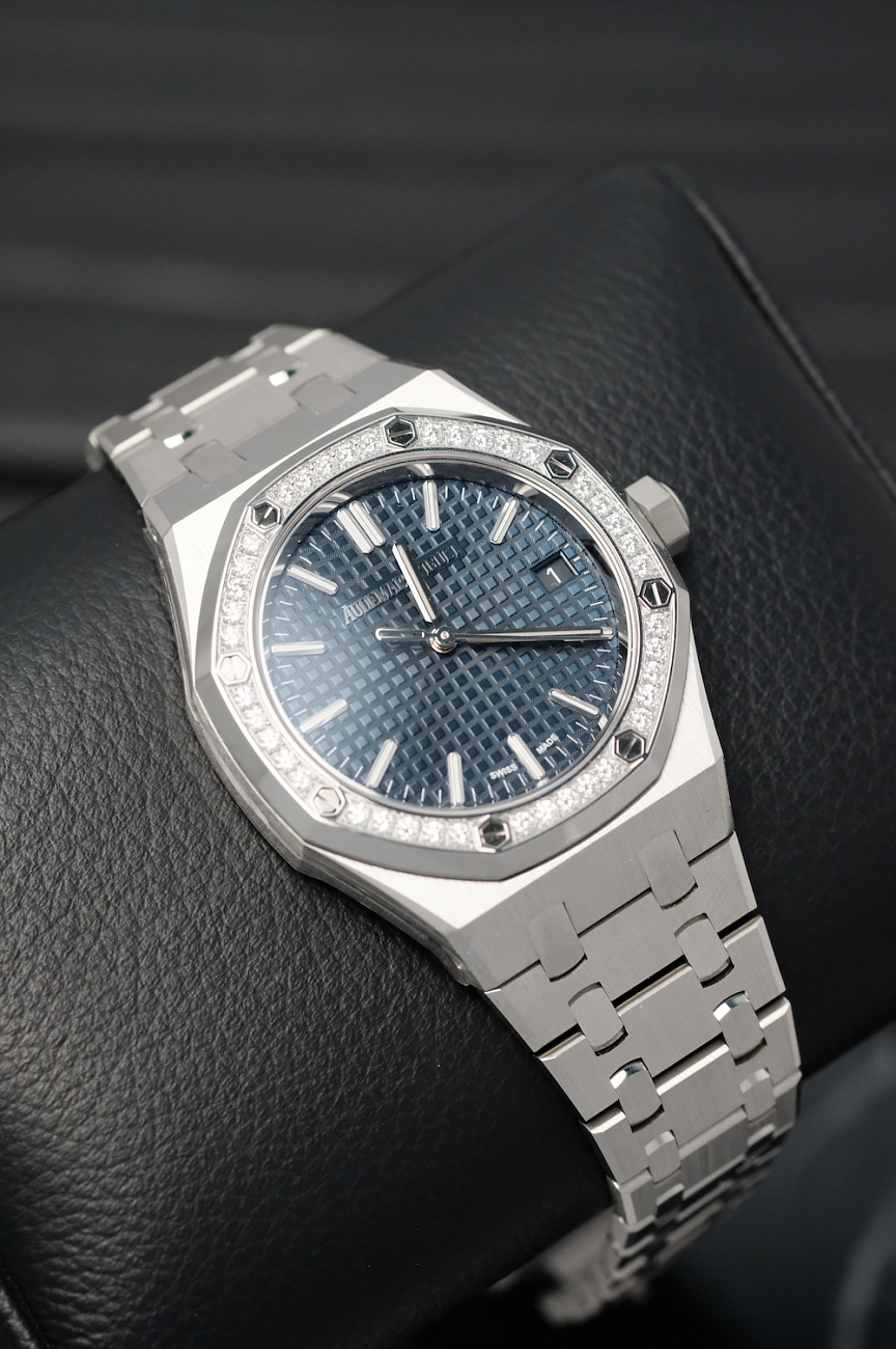 Часы Audemars Piguet  Royal Oak 37 Mm Diamonds  15551ST.ZZ.1356ST.05