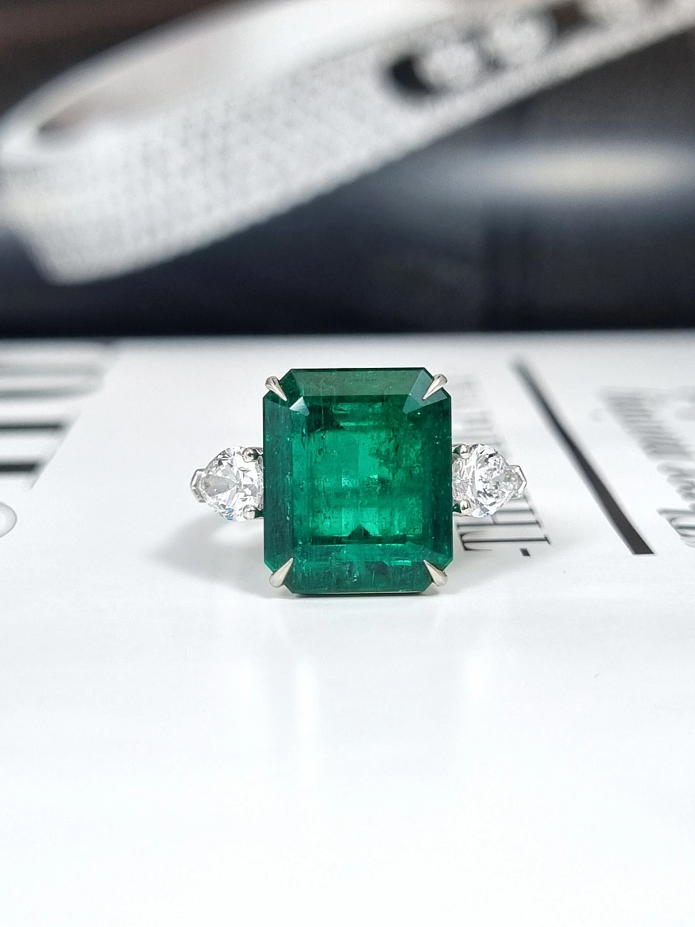 Украшение GRS GemResearch Swisslab  Кольцо с изумрудом 6,28 ct. (Colombia) Vivid Green   