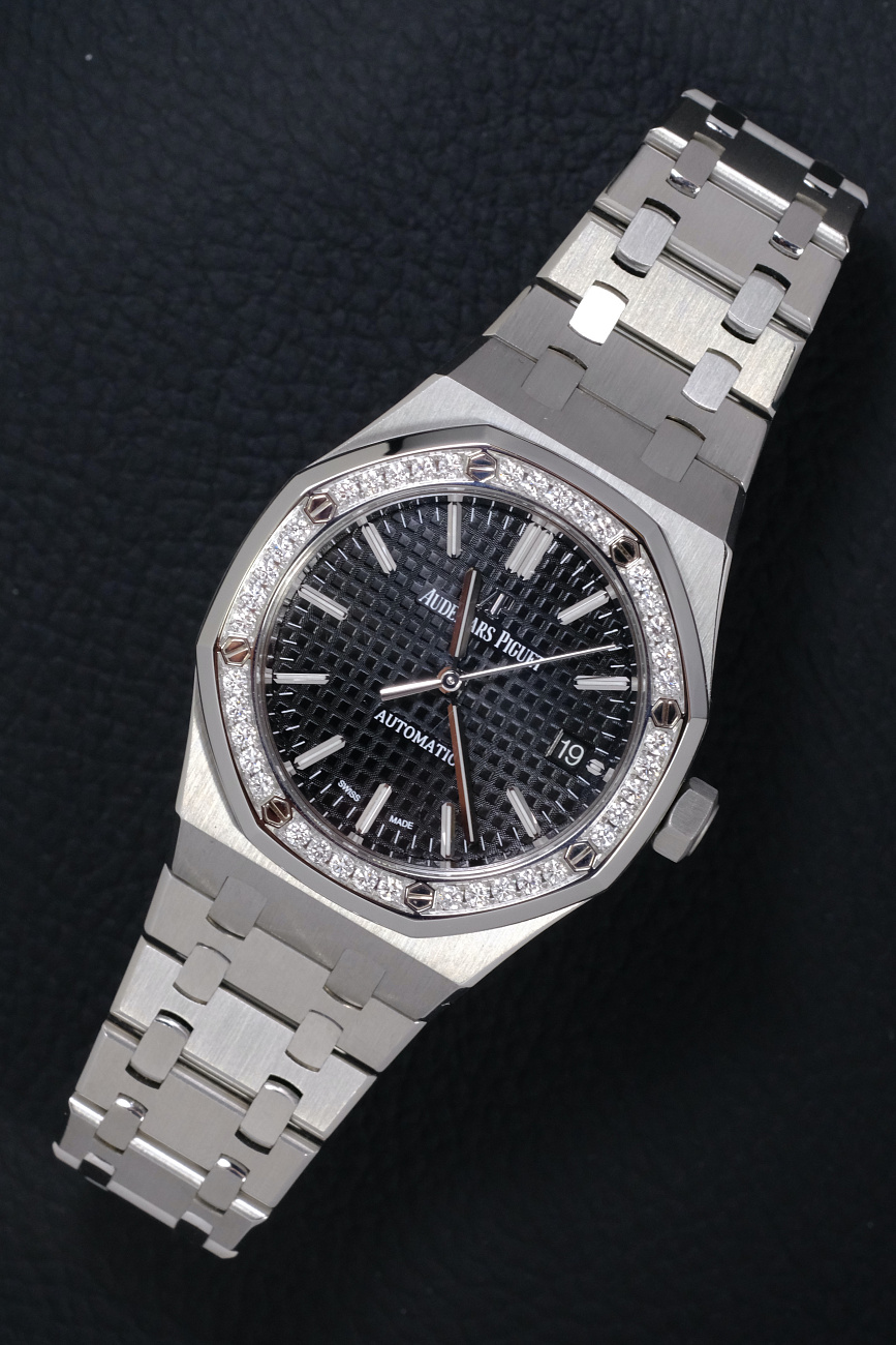 Часы Audemars Piguet  Royal Oak 37Mm Diamonds Black Dial  15451ST.ZZ.1256ST.01