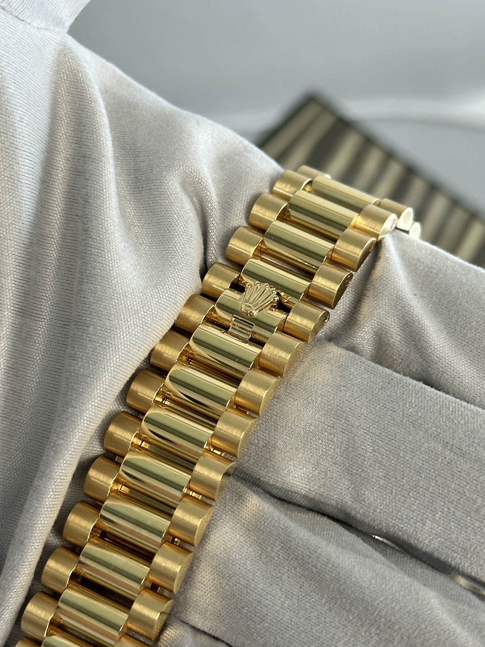 Часы Rolex  Day-Date 36 Mm Yellow Gold Dark Grey Dial  128238-0022