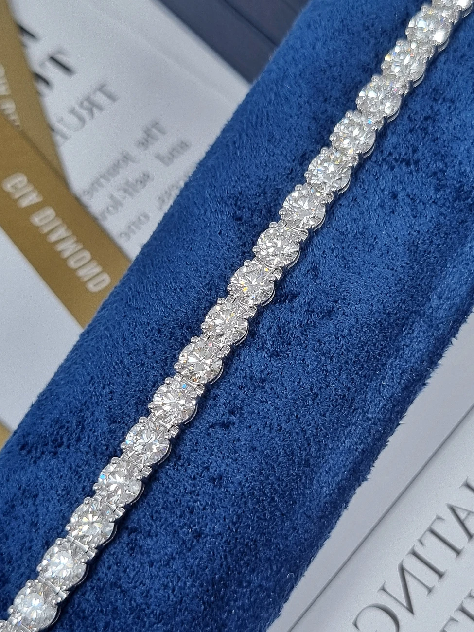 Украшение GIA  Браслет с бриллиантами 16,10 ct. K/Vs1   