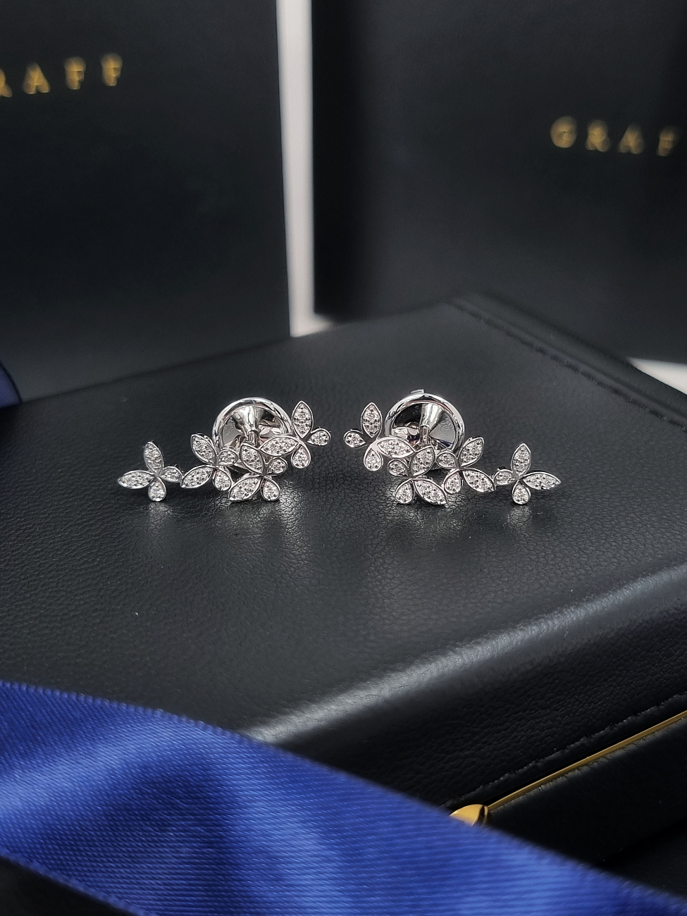 Украшение Graff  Pavé Butterfly Diamond Petite Ear Climbers  RGE1818 