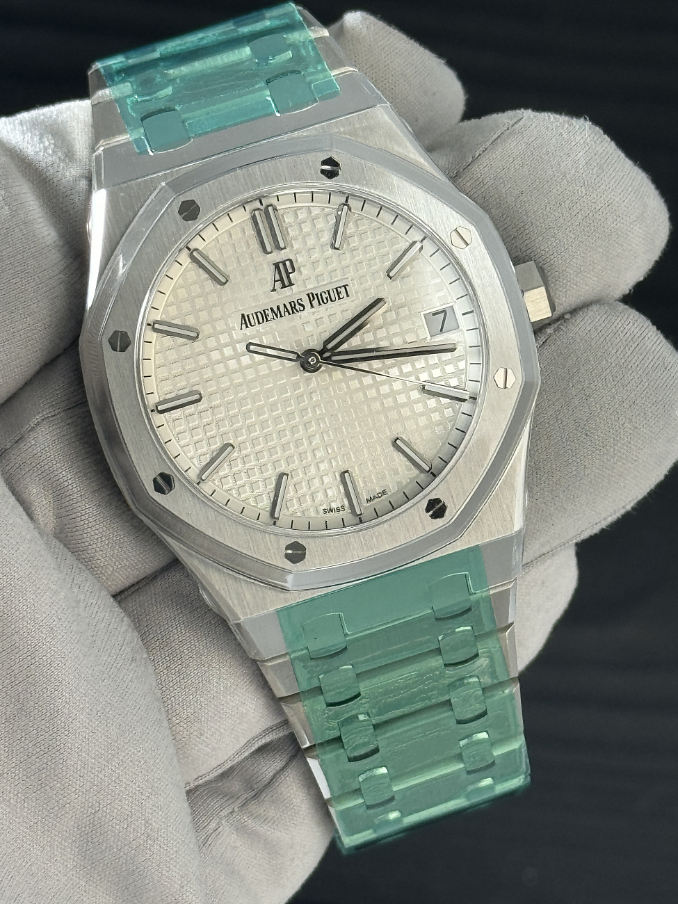 Часы Audemars Piguet  Royal Oak Selfwinding White Dial 41 Mm  15500ST.OO.1220ST.04