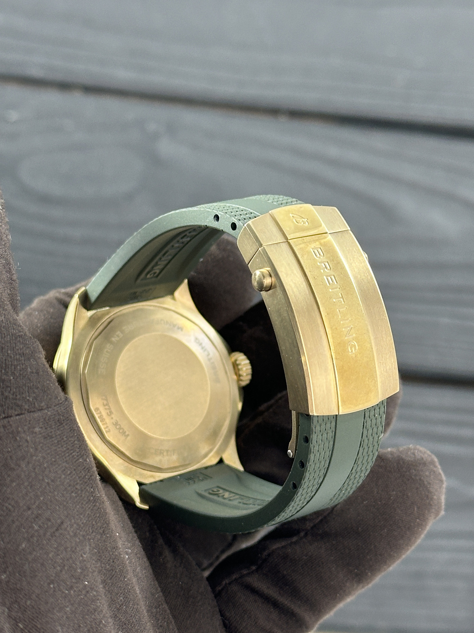 Часы Breitling  Superocean Automatic 42 Bronze  N17375201L1S1