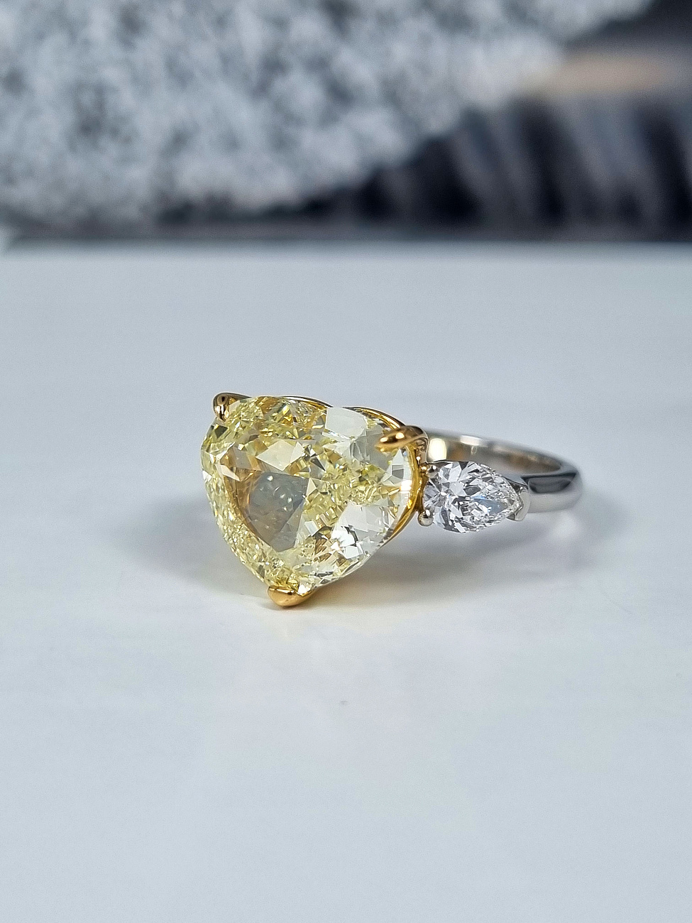 Украшение GIA  Кольцо с бриллиантом 7,03 ct. Y To Z/Internally Flawless   