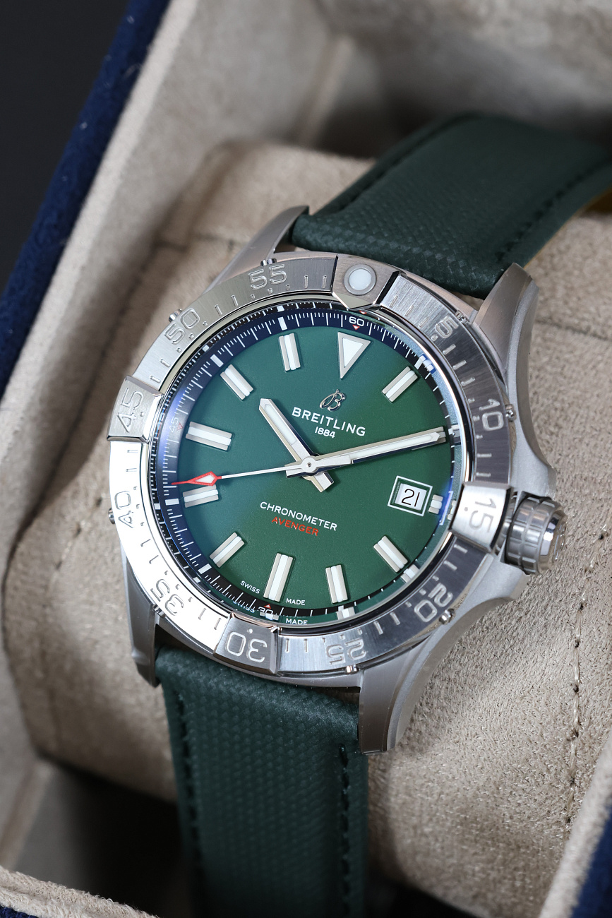 Часы Breitling  Avenger Automatic 42 Green  A17328101L1X1
