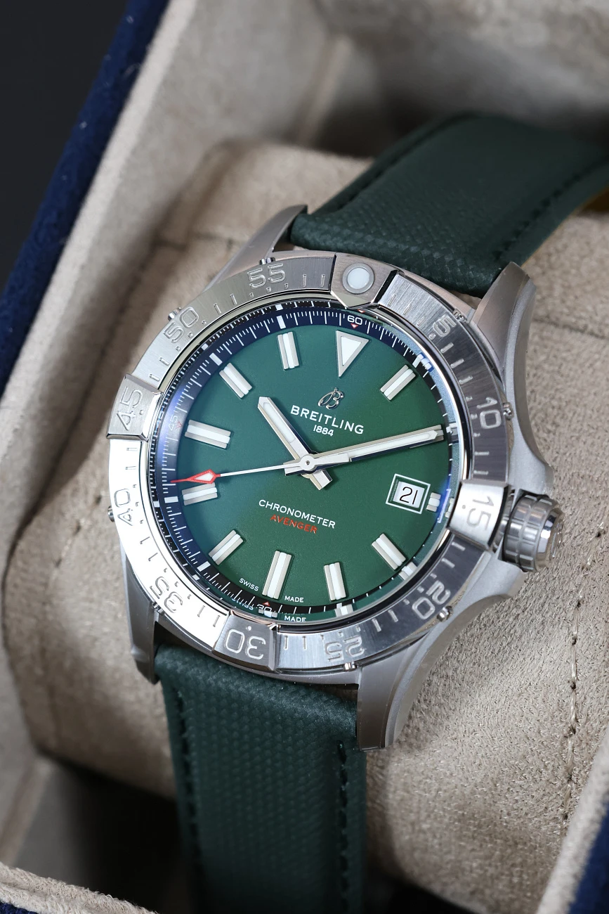 Часы Breitling  Avenger Automatic 42 Green  A17328101L1X1