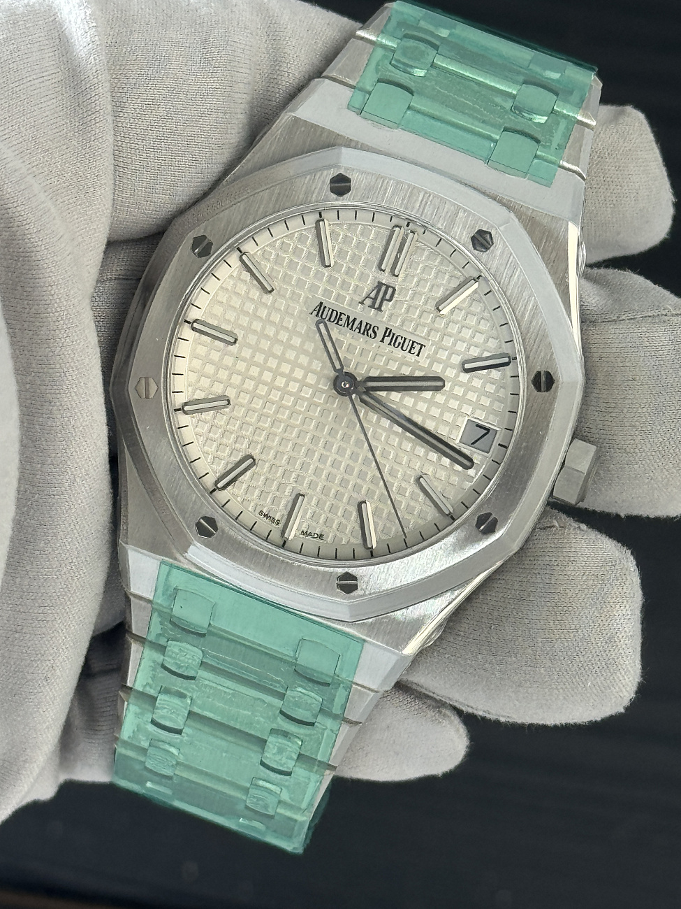 Часы Audemars Piguet  Royal Oak Selfwinding White Dial 41 Mm  15500ST.OO.1220ST.04