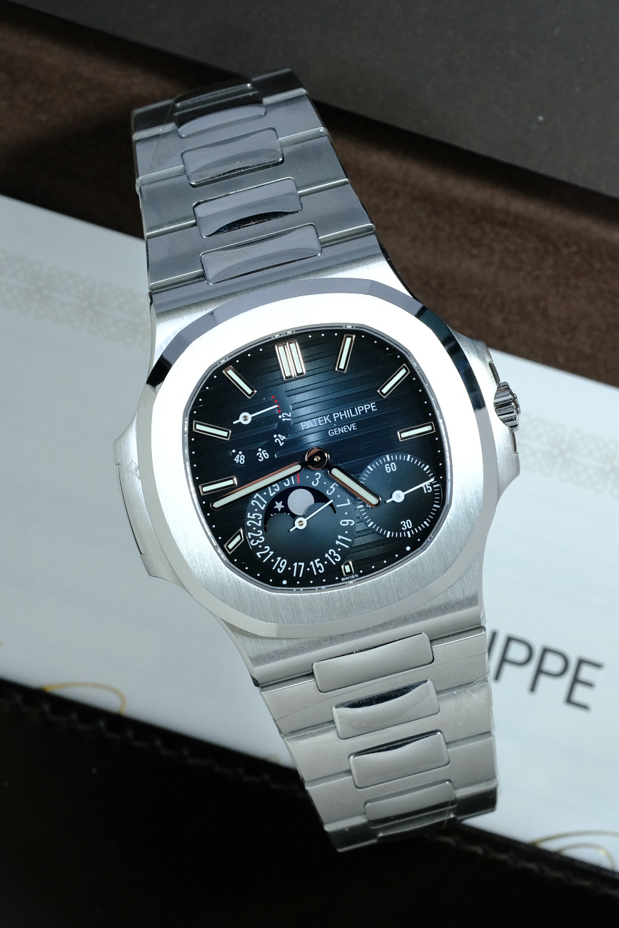 Часы Patek Philippe  Nautilus Steel  5712/1A-001