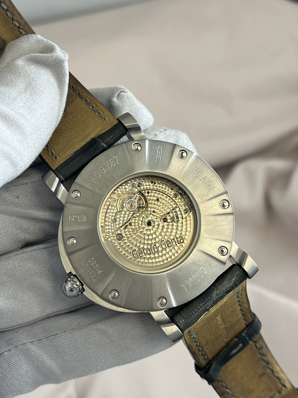 Часы Gerald Genta  Arena Perpetual Calendar  AQG.Y.87.129.CM.BD