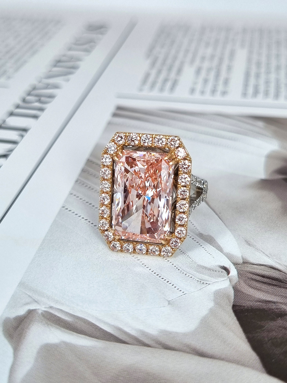 Украшение No Name  Кольцо 7,54 ct. Fancy Intense Pink/VS1 Laboratory Grown Diamond   