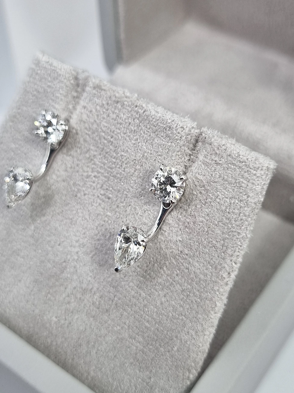 Украшение GIA  Серьги с бриллиантами 0,50/0,53 ct. X 0,52/0,50 ct.   
