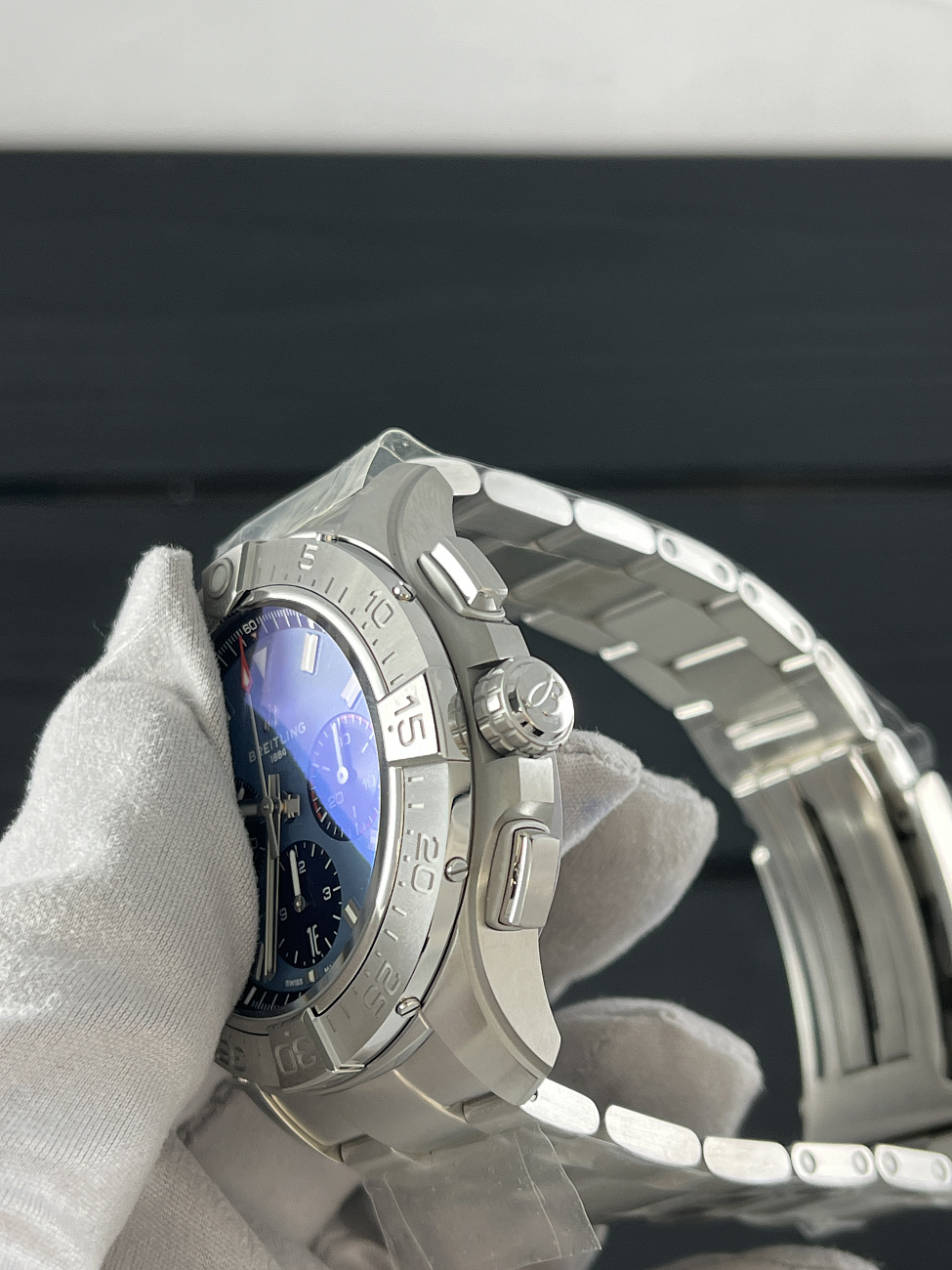 Часы Breitling  Avenger B01 Chronograph 44Mm  AB0147101C1A1