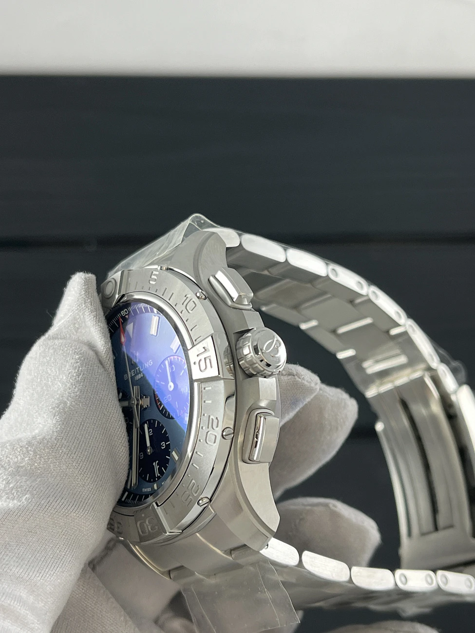 Часы Breitling  Avenger B01 Chronograph 44Mm  AB0147101C1A1