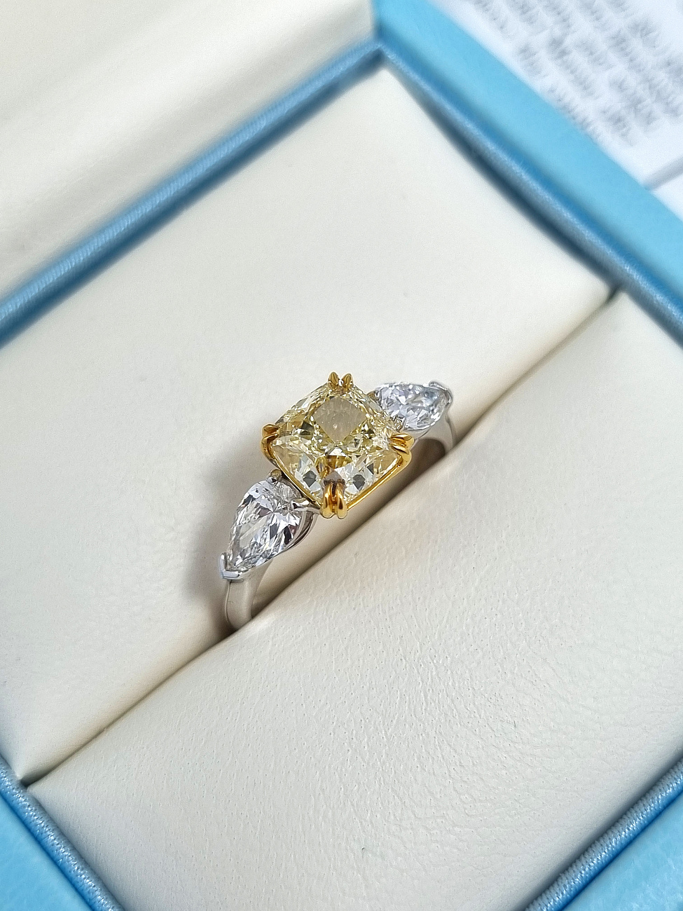 Украшение NO NAME  Кольцо С Бриллиантом 2,05 Ct. U To V/Vvs1   