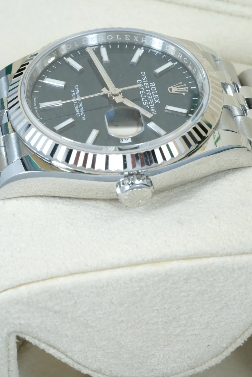 Часы Rolex  Datejust 36mm Steel &amp; White Gold Blue Motif Dial Discontinued  126234