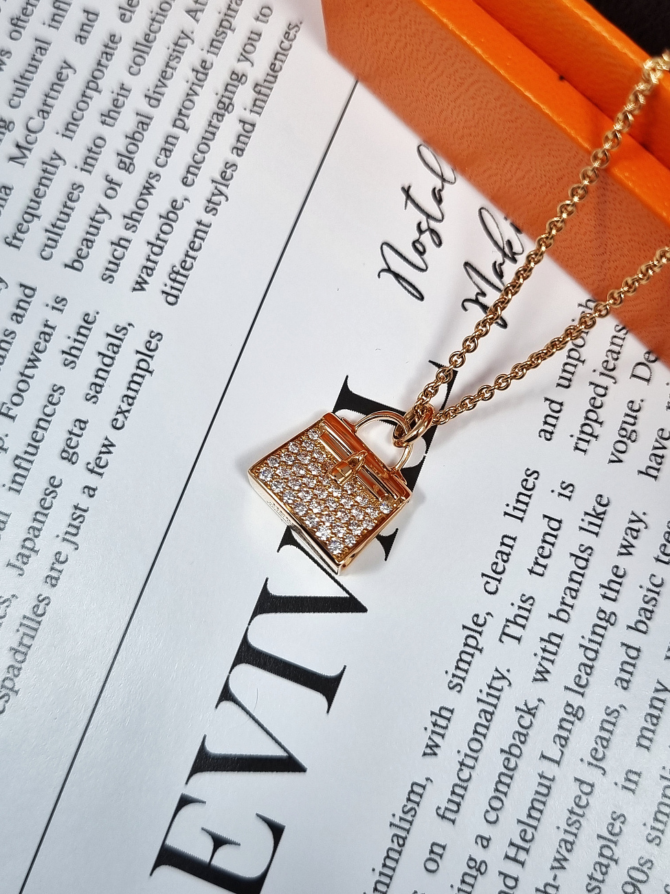 Украшение Hermès  Amulettes Kelly pendant  H121310B 00 