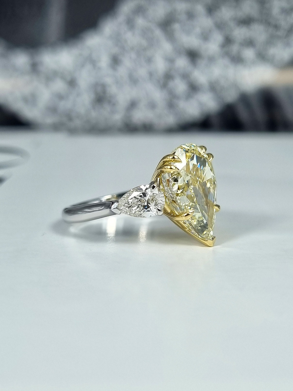 Украшение GIA  Кольцо 5,03 ct. U To V/VS1 (Pear Diamond)   