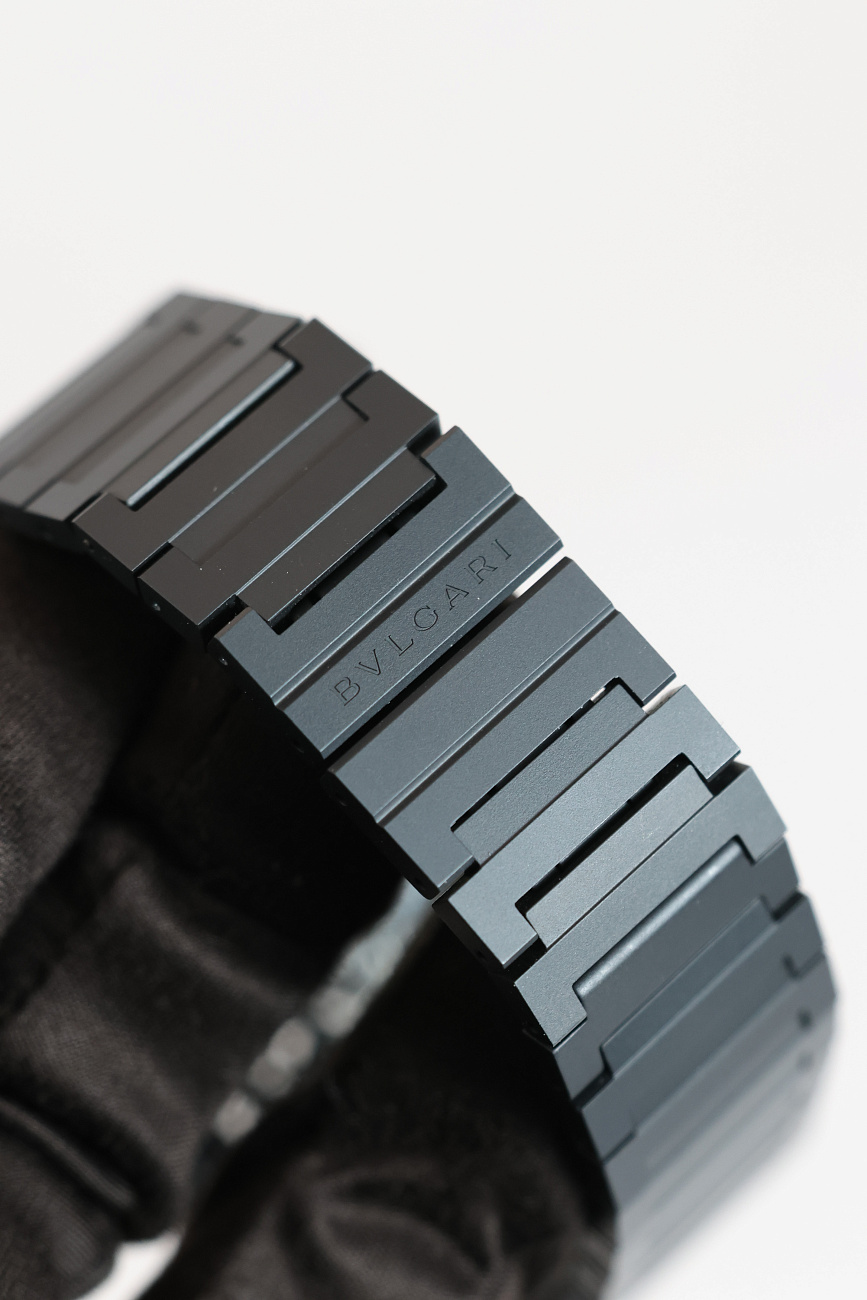 Часы Bvlgari  Octo Finissimo Skeleton Ultra-Thin Monochrome Ceramic 40Mm  103126