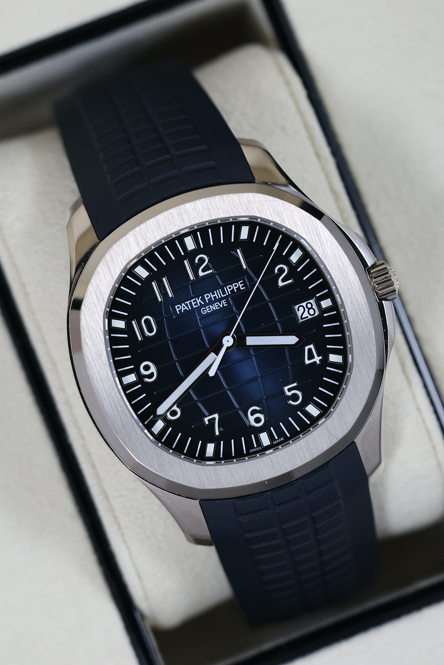 Часы Patek Philippe  Aquanaut White Gold Blue Dial  5168G-001