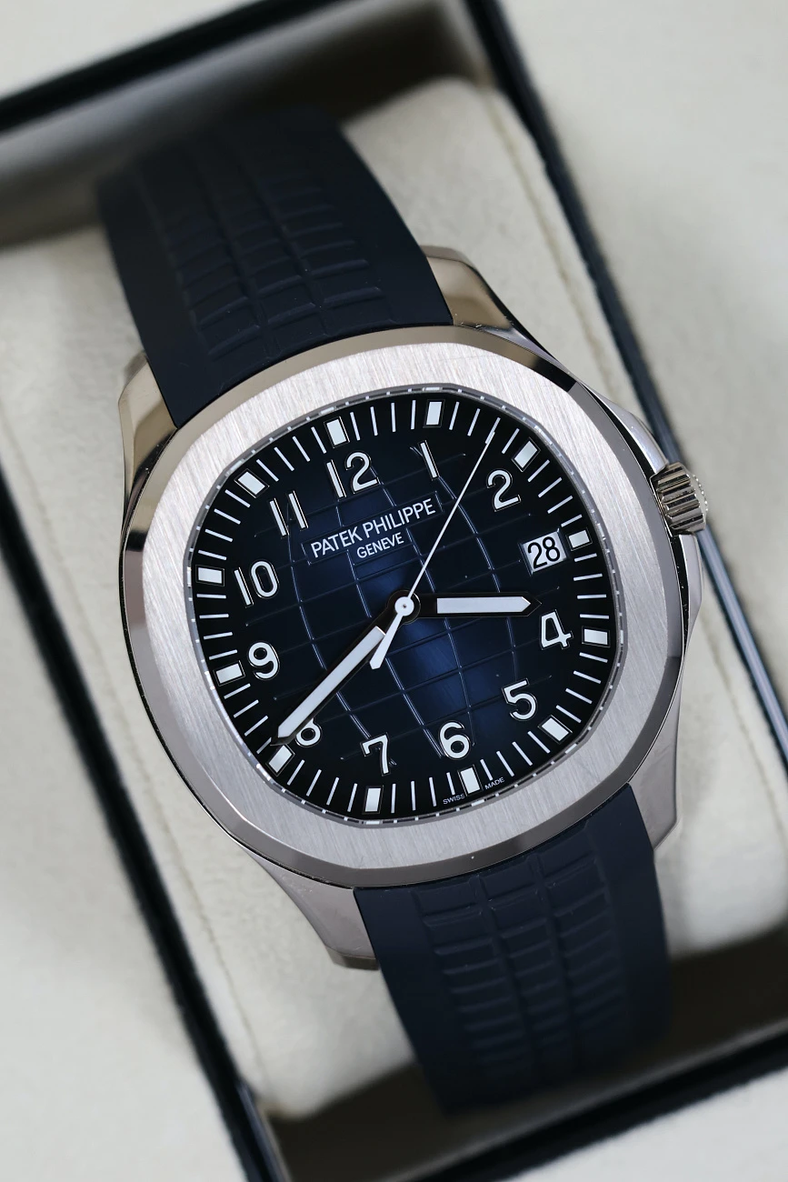 Часы Patek Philippe  Aquanaut White Gold Blue Dial  5168G-001