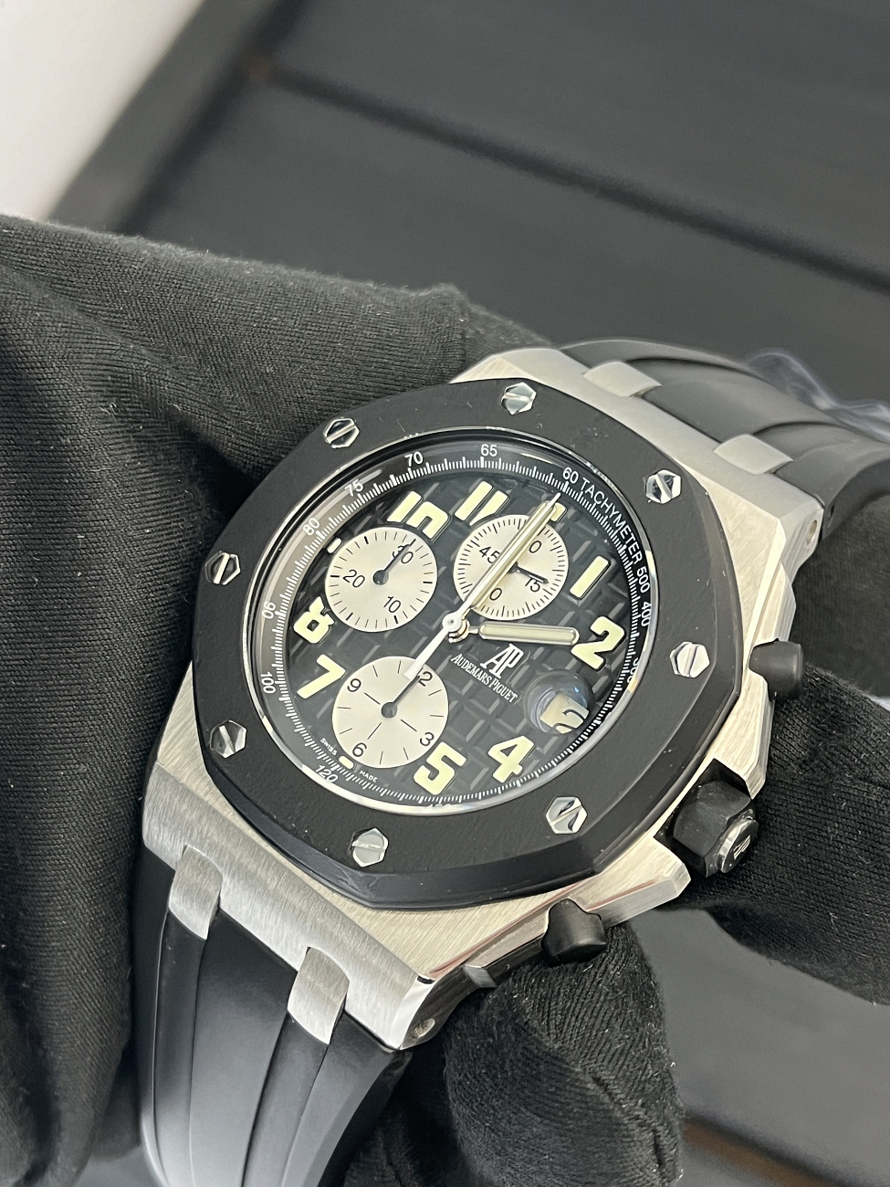 Часы Audemars Piguet  Royal Oak Offshore Rubber Clad 42Mm  25940SK.OO.D002CA.01