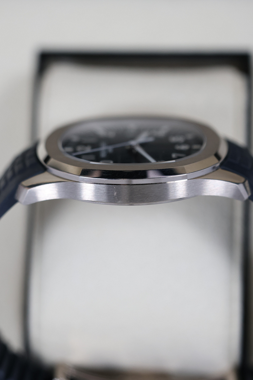 Часы Patek Philippe  Aquanaut White Gold Blue Dial  5168G-001