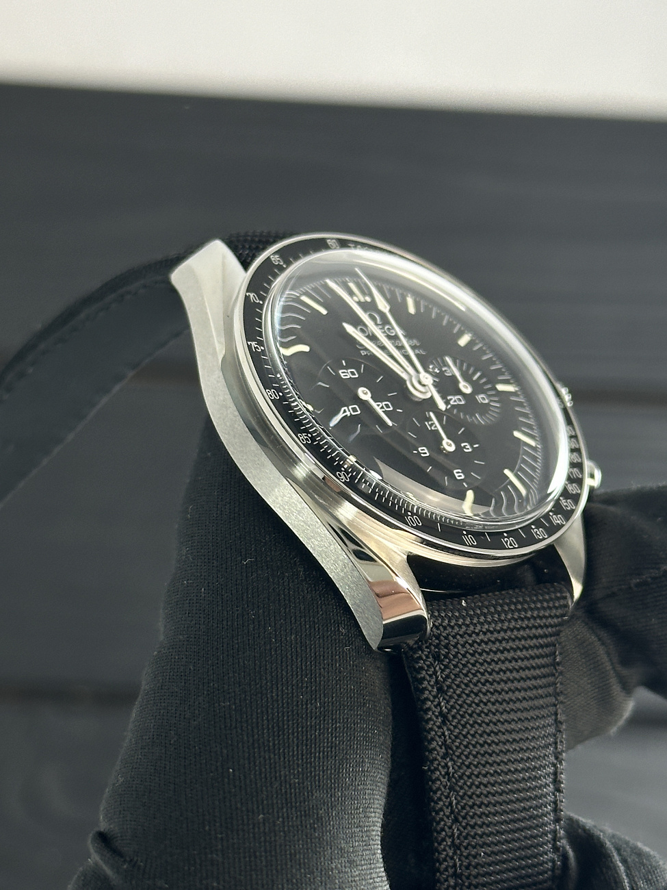 Часы Omega  Speedmaster Moonwatch Professional Co‑Axial Master Chronometer Chronograph 42 Mm  310.32.42.50.01.001