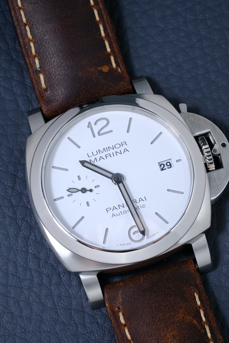 Часы Panerai  Luminor Quaranta 40Mm White Dial  PAM02371