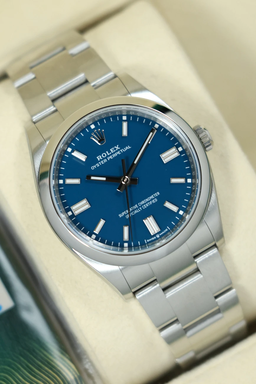 Часы Rolex  Oyster Perpetual 36 Med Blue Dial  126000-0015