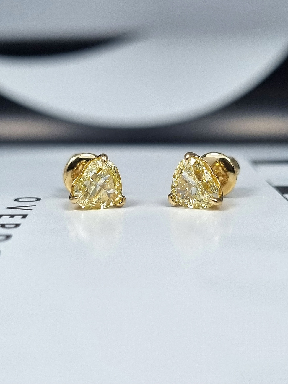 Украшение NO NAME  Серьги 1,01/1,02 Ct. Fancy Yellow/VVS1-VS2 Heart Diamonds   