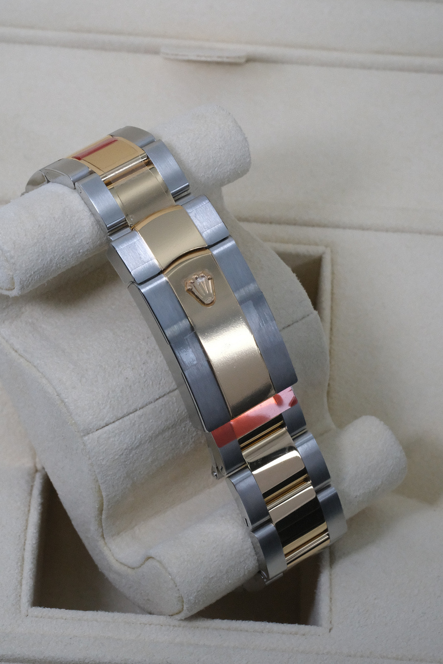 Часы Rolex  Sky-Dweller Steel & Yellow Gold Champagne Dial  336933