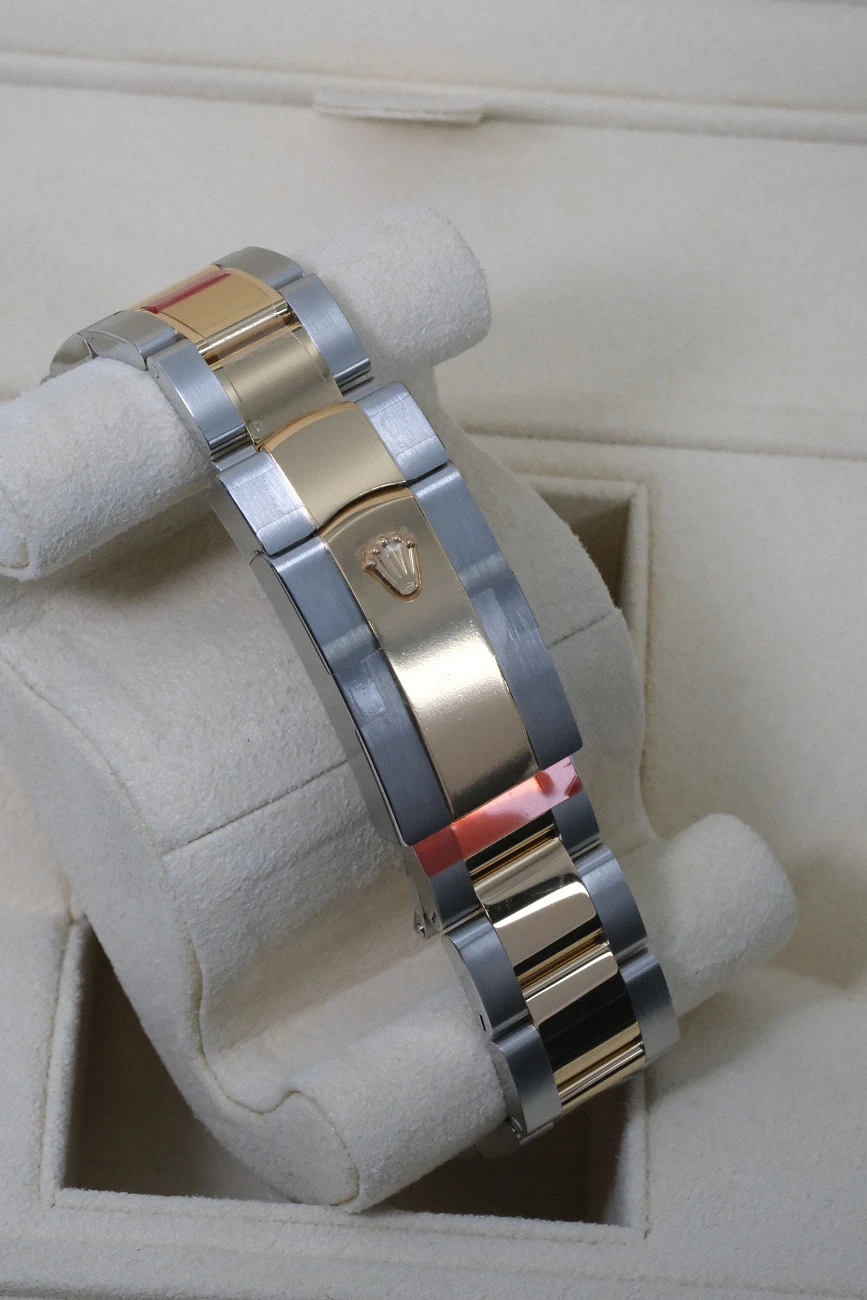 Часы Rolex  Sky-Dweller Steel &amp; Yellow Gold Champagne Dial  336933