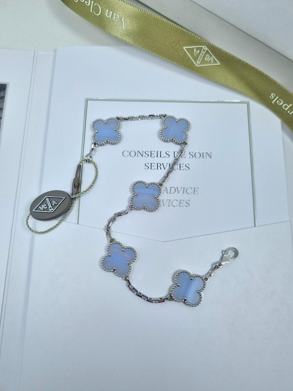 Van Cleef & Arpels в наличии в Москве в &quot;Мануфактуре&quot;! 