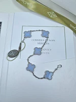 Украшение Van Cleef &amp; Arpels  Vintage Alhambra Bracelet, 5 Motifs Chalcedony  VCARD34700 