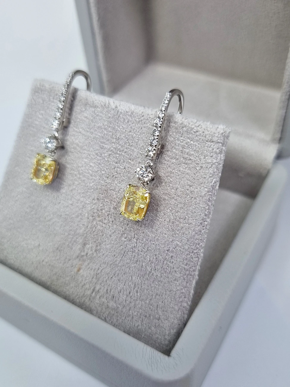 Украшение GIA  Серьги 1,03/1,03 ct. Fancy Yellow   