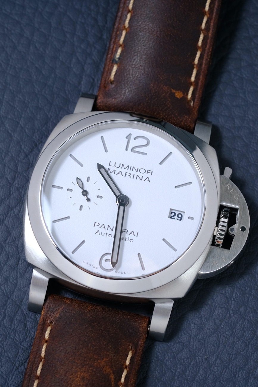 Часы Panerai  Luminor Quaranta 40Mm White Dial  PAM02371