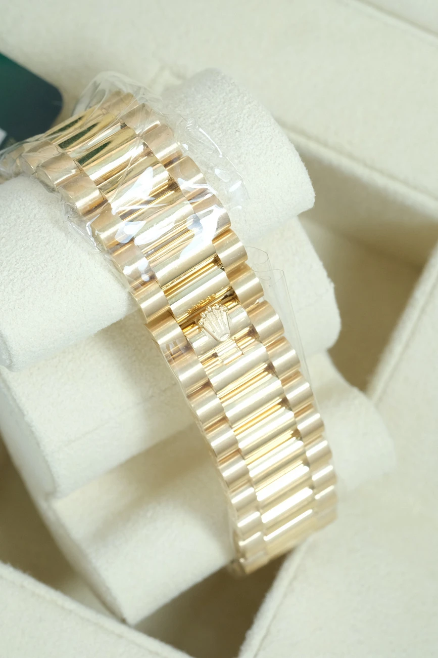 Часы Rolex  Day-Date 36 Mm Yellow Gold Green Ombre Dial  128238-0069